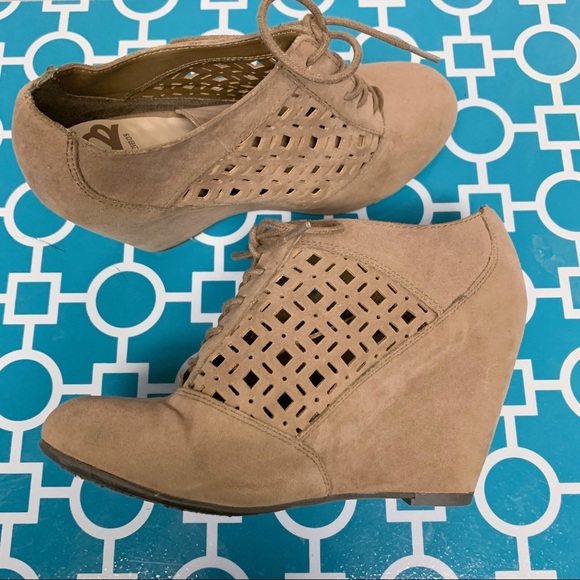 Adorable wedges💫 - Picture 2 of 7